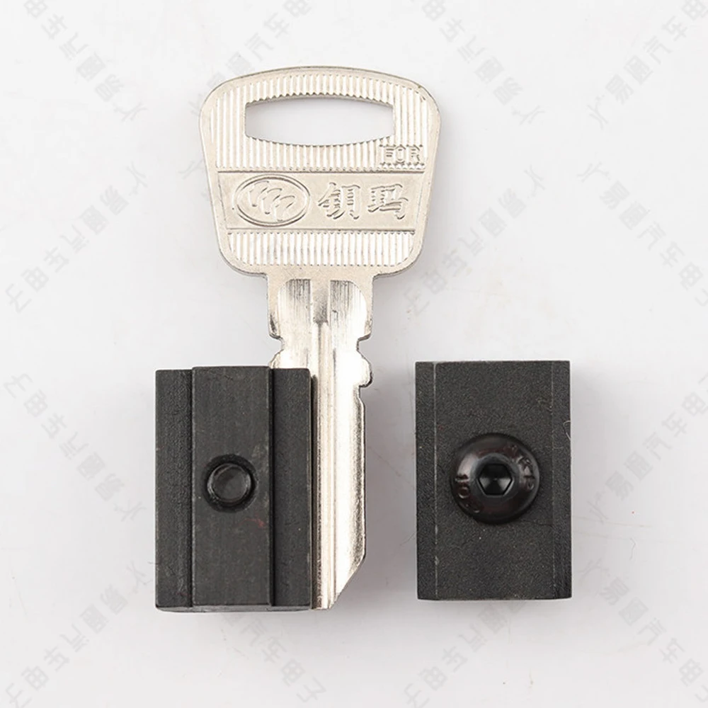 JMCKJ 2PCS/Lot Universal Semicircular key embryo fixture clamp For Vertical key machines accessories Yuema key duplicating