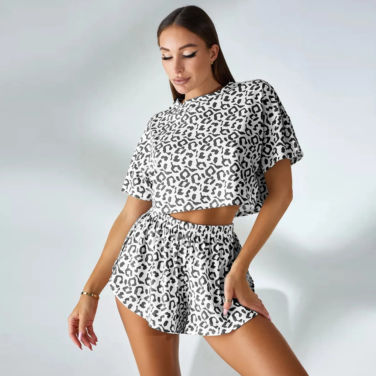 2024 Women's Leopard Print Pajama Set Short Sleeve Crop Tops Sexy Short Sleeve Top & Split Hem Shorts