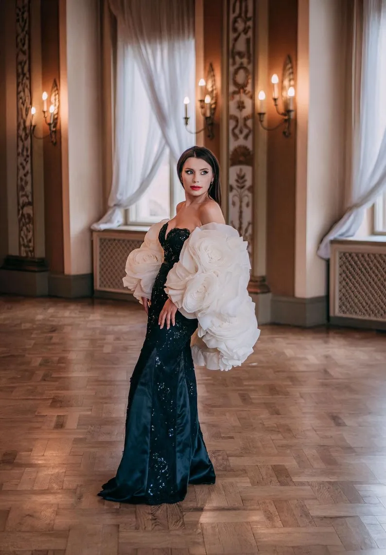 Organza Flower Cape For Bride Rosette Ivory Wedding Cape With 3D Flowers Bridal Cloak Detachable Wedding Train Removable Train