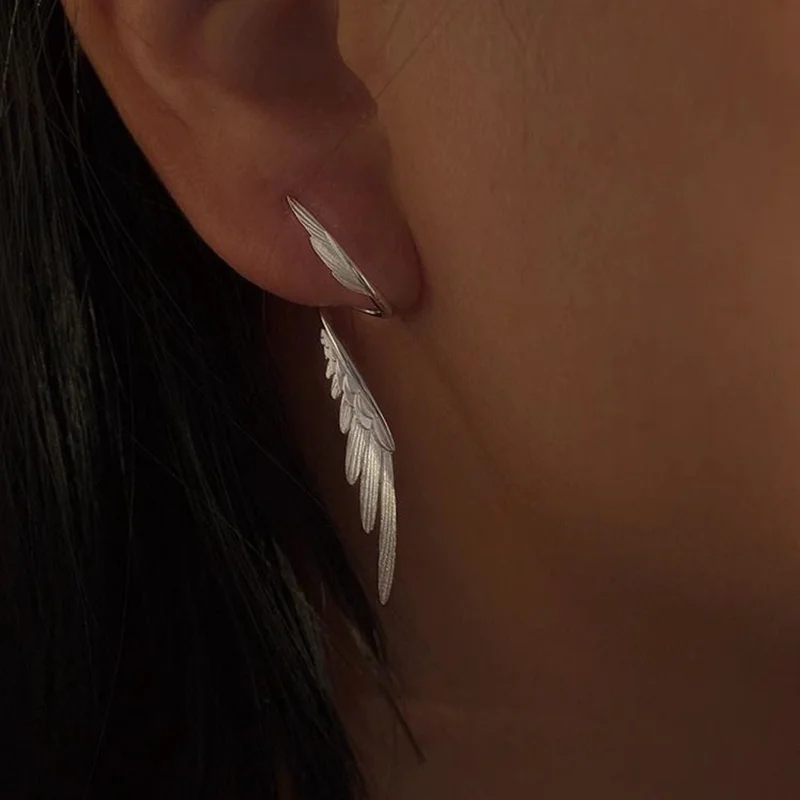 Pendientes de tuerca con alas de Ángel de Color plateado Vintage para mujer, diseño único, personalización de moda, joyería, regalo, uso diario
