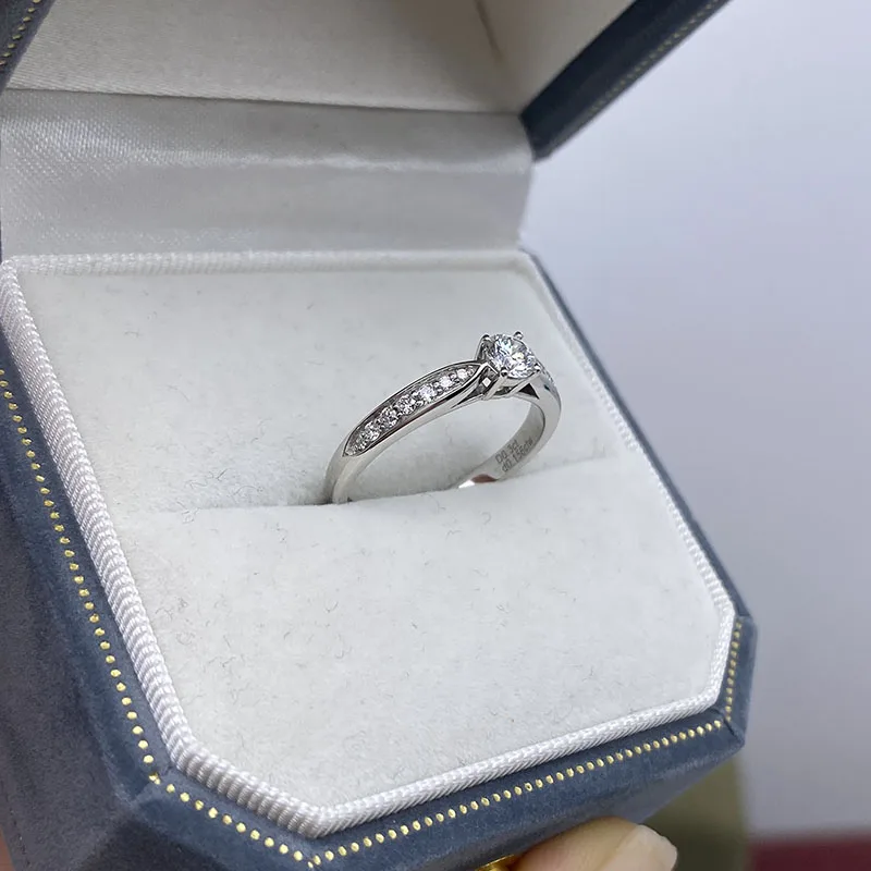 AEAW شكل دائري CVD HPHT مختبر نمت الماس 0.3CT الحجر الرئيسي DEF VS-VVS البلاتين 950 خاتم الزواج للنساء
