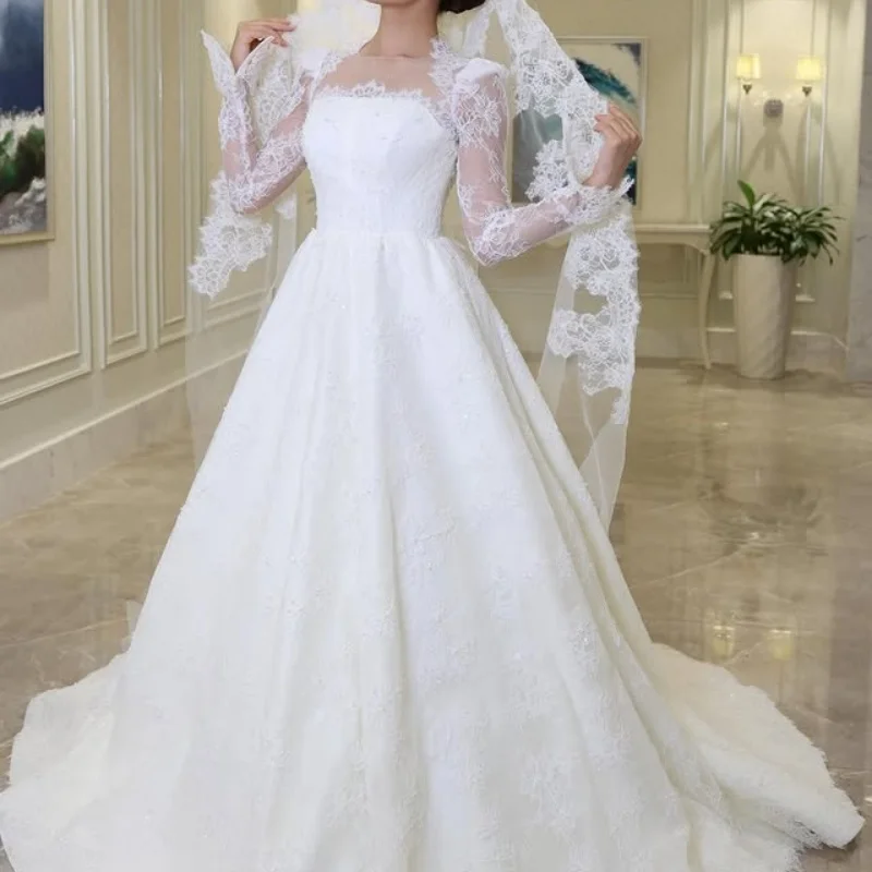 

Блестящие белые свадебные платья с открытыми плечами Корсет с длинными рукавами Кружевная наклейка Свадебные платья А-силуэта многослойного производства ﻿ Настроить