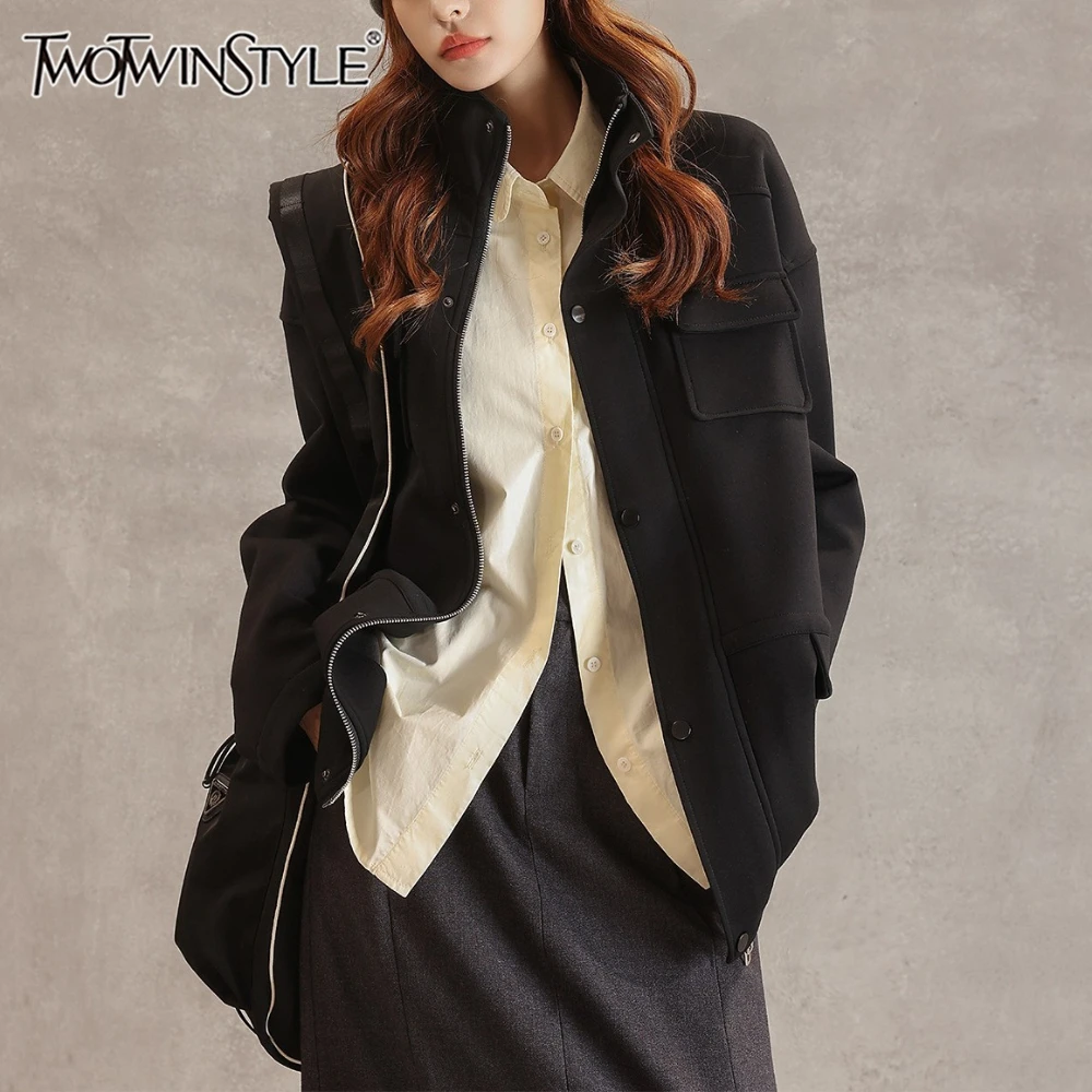 

TWOTWINSTYLE черная куртка с карманами, женская куртка с воротником-стойкой и длинным рукавом, свободные французские повседневные женские куртки, осенняя мода, новинка