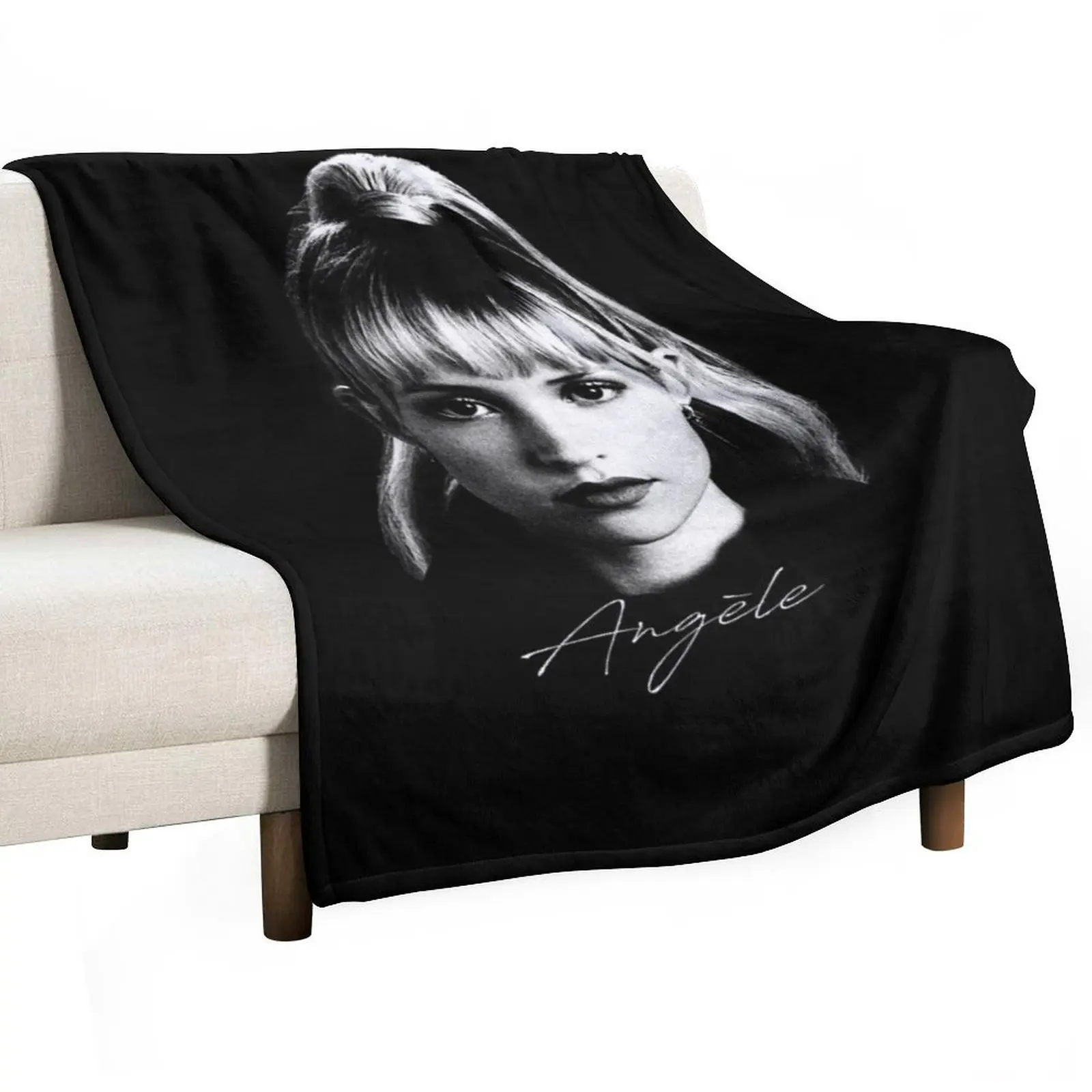 Angèle - Portrait Throw Blanket Quilt Decorative Sofas Blankets