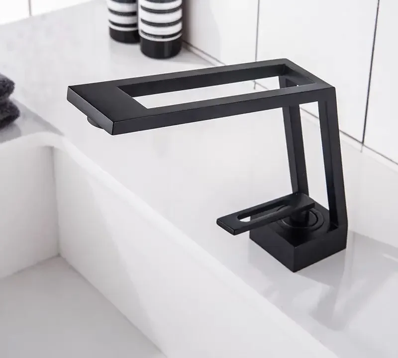 Rubinetti per il bagno Rubinetto per lavabo in ottone nero Rubinetto per WC Miscelatore per bagno Miscelatore per acqua calda e fredda Rubinetto per lavabo per bagno