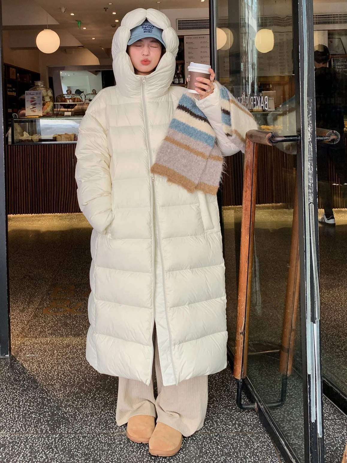 Chaqueta de plumón larga y cálida con capucha para mujer, chaqueta holgada para ir al trabajo, novedad de invierno de 2025