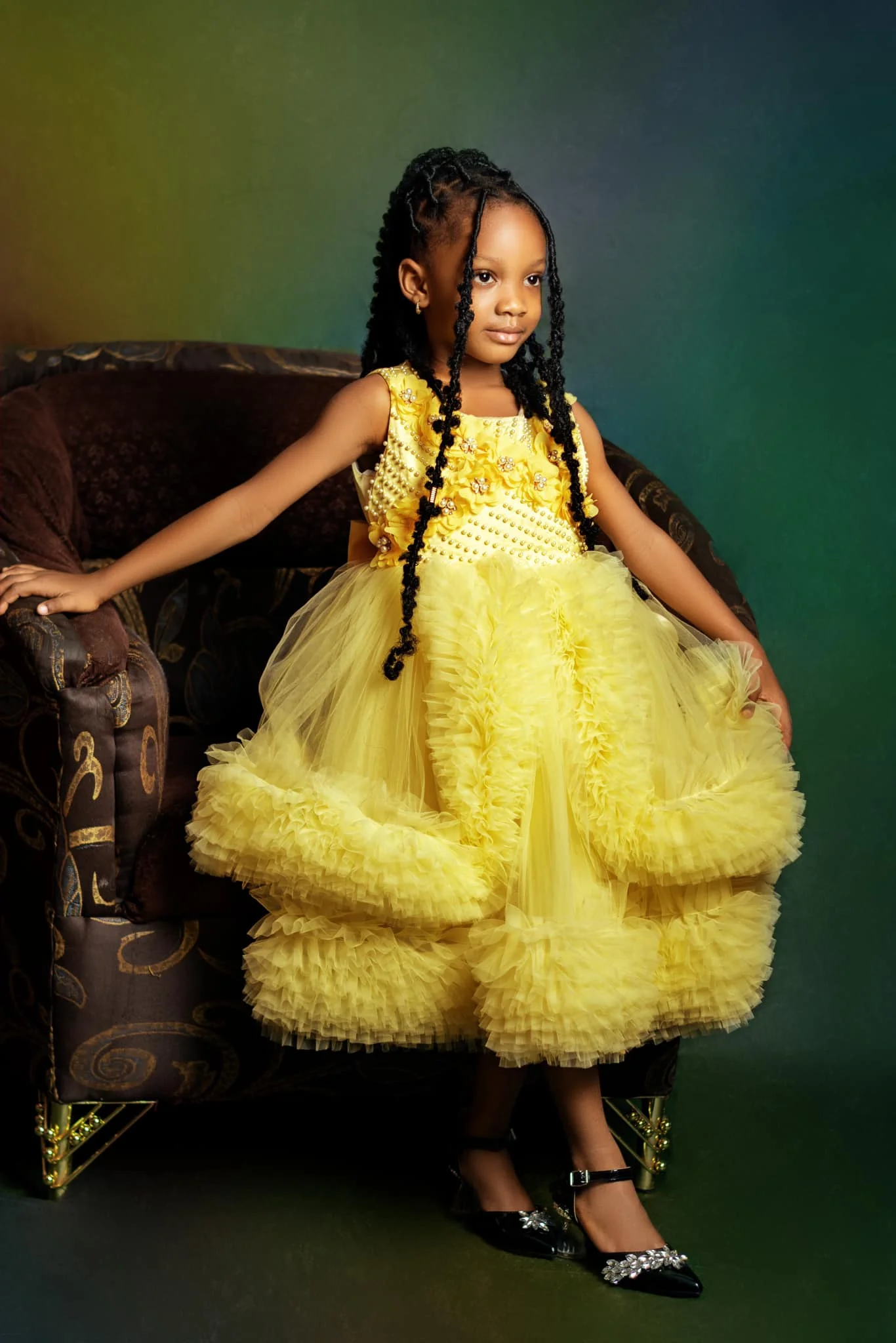 فستان حفلة عيد ميلاد للفتيات باللون الأصفر مطرز بالخرز على شكل زهرة للفتيات لحفلات الزفاف بطول الشاي فساتين التقاط الصور للفتيات الصغيرات