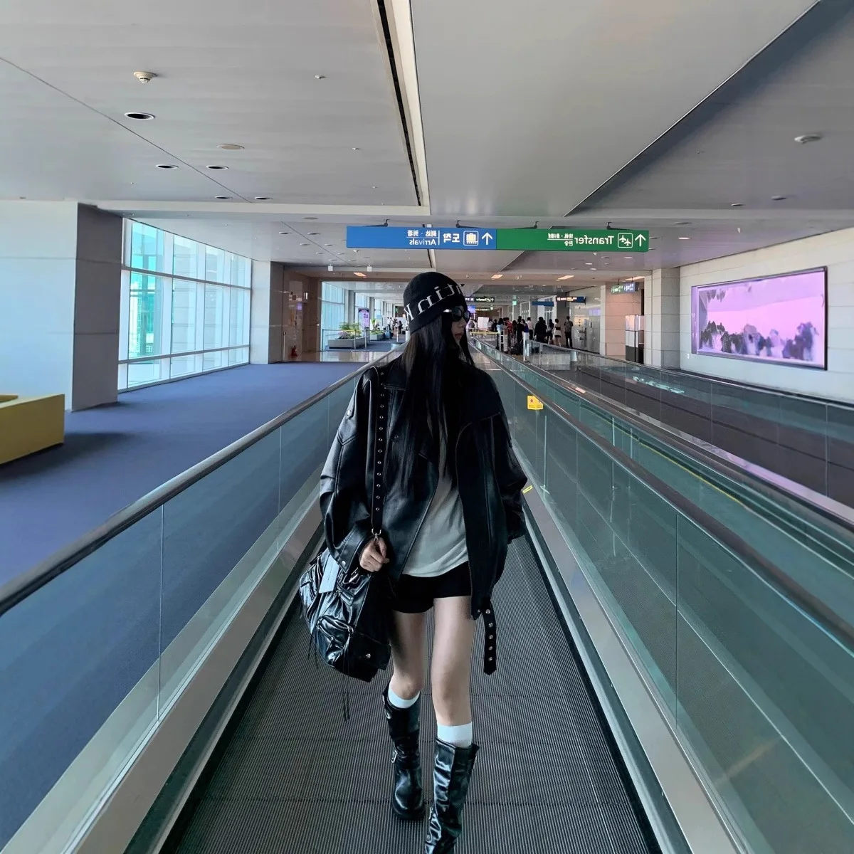 سترة جلدية سوداء للنساء لخريف 2025، نمط رائع جديد فريد من نوعه، سترة من قماش الدنيم ذات مظهر جيد للغاية #4