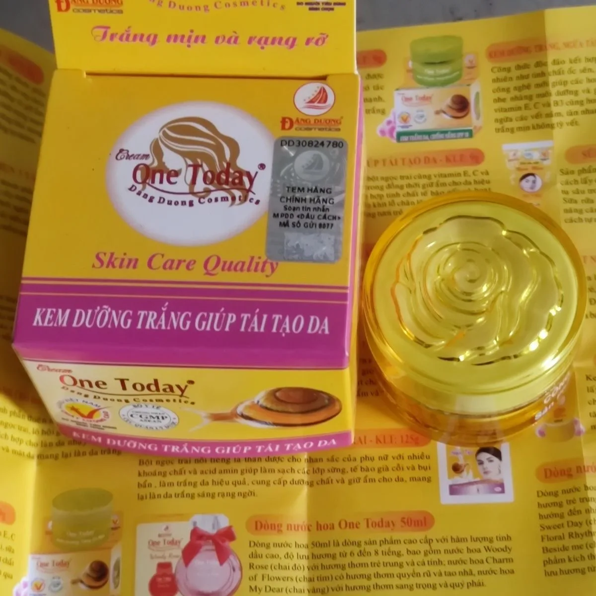One Teday Snail Cream 9g, Whitening & Brightening, Fades Spots, Travel Size for Radiant Skin