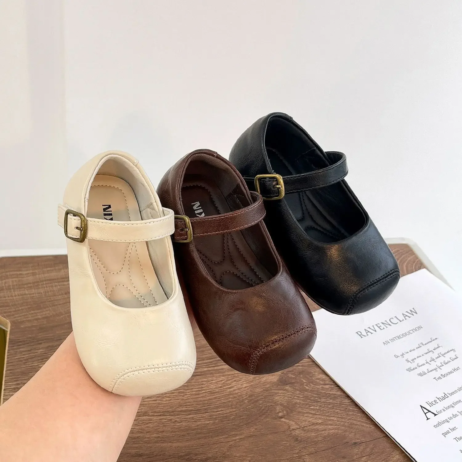 

Kids Leather Shoes Round Toes Soft Bottom Girls Flats Soild Color Versatile 2025 New Children Casual Shoes Dance Princess Style