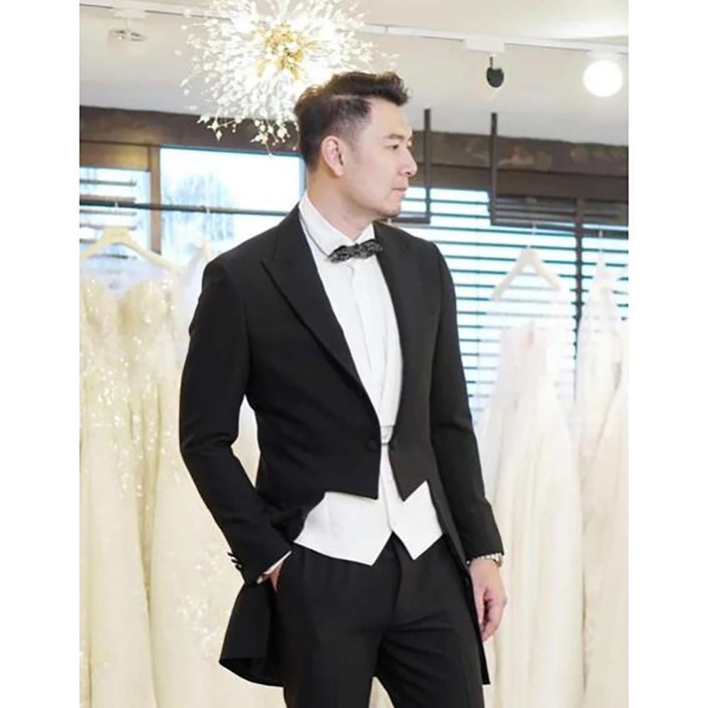 

Handsome High-quality Tuxedo Men Suit Peak Lapel 3 Pieces(Jacket+Pants+Vest) Male Formal Wedding Party Set