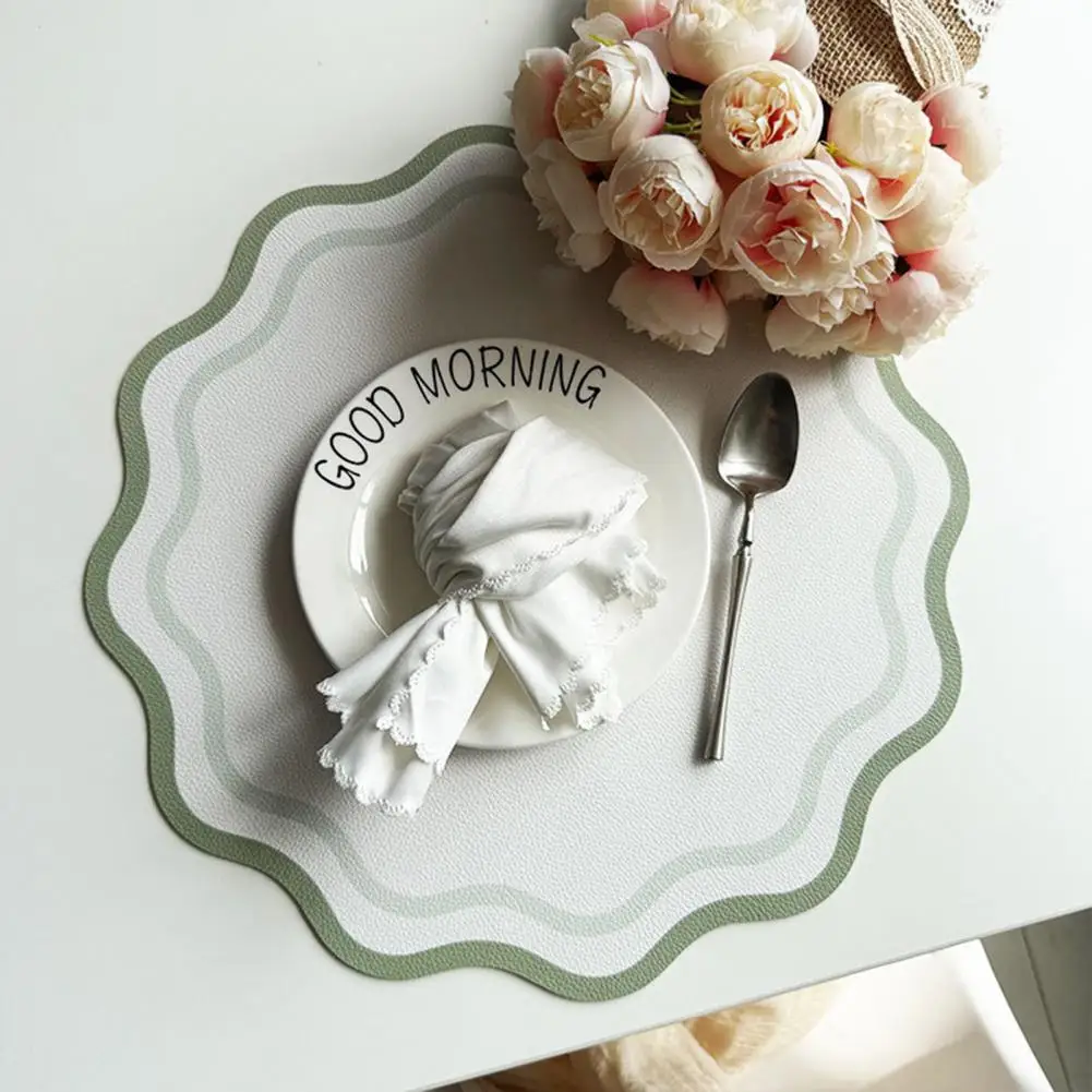 Waterdichte eetplacemat Elegante kunstleer geschulpte placemats Hittebestendige eettafelbescherming Antislip voor keuken