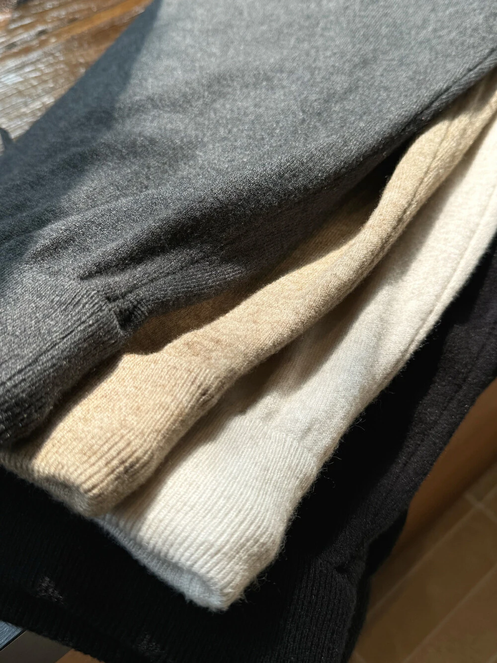 Versatile Medium-Length Wool Knit Skirt For Women With Elastic Waist Soft And Supple Style Wide Hemline Casual Fashion