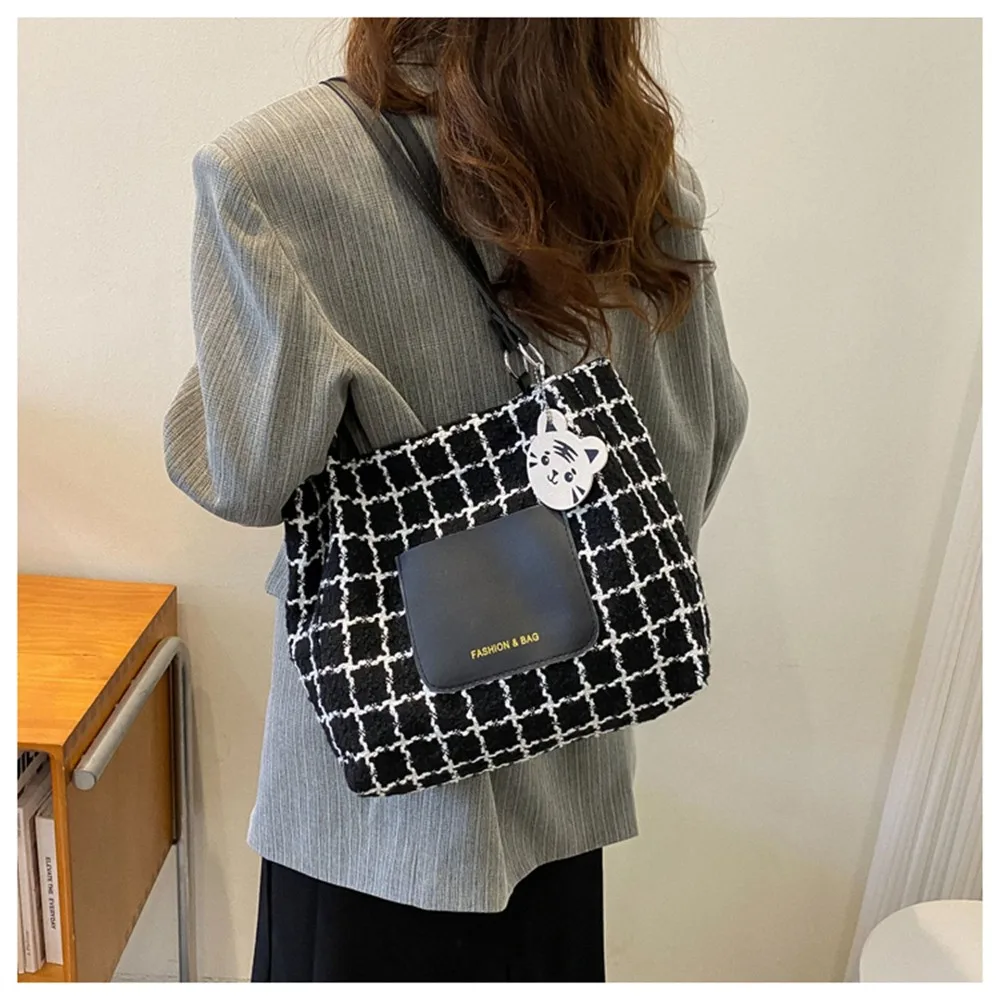 New Style Women's Fashion Trendy Plaid Shoulder Bag Large Capacity Casual School Commuting Tote Bag Designer Bags Luxury Bags
