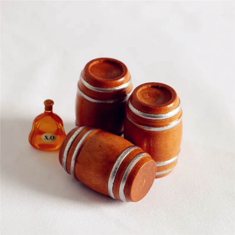 1:12 Mini Wooden Red Wine Barrel Beer Dollshouse Barrel Beer Cask Beer Keg for Miniature Scale Doll Hhouse Accessory Decoration