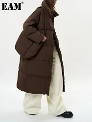 [EAM] Brown With Bag Big Size Warm Long Down Jacket New Long Sleeve Warm Women Parkas Fashion Tide Autumn Winter 2024 1DH7958