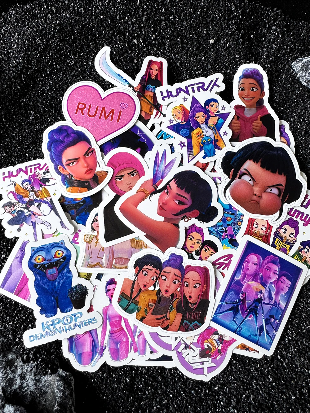 Рисунок 2 - наклейки для вечеринки с героями