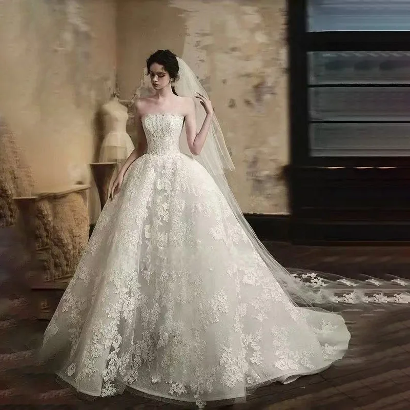 

Customized Strapless Wedding Dress Featuring Stunning Lace Appliques and Floral A-Line Silhouette Bridal Dress Vestidos De Novia