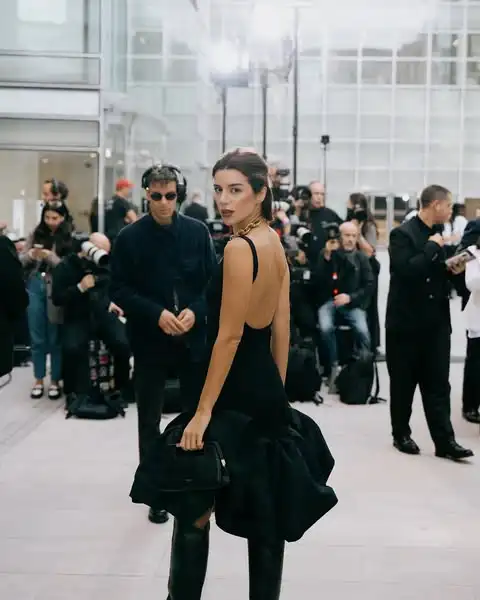 2025 Moda Czarny Backless Bubble Sukienki damskie High End A-line Straped Mini Female Maxi Dress To Party