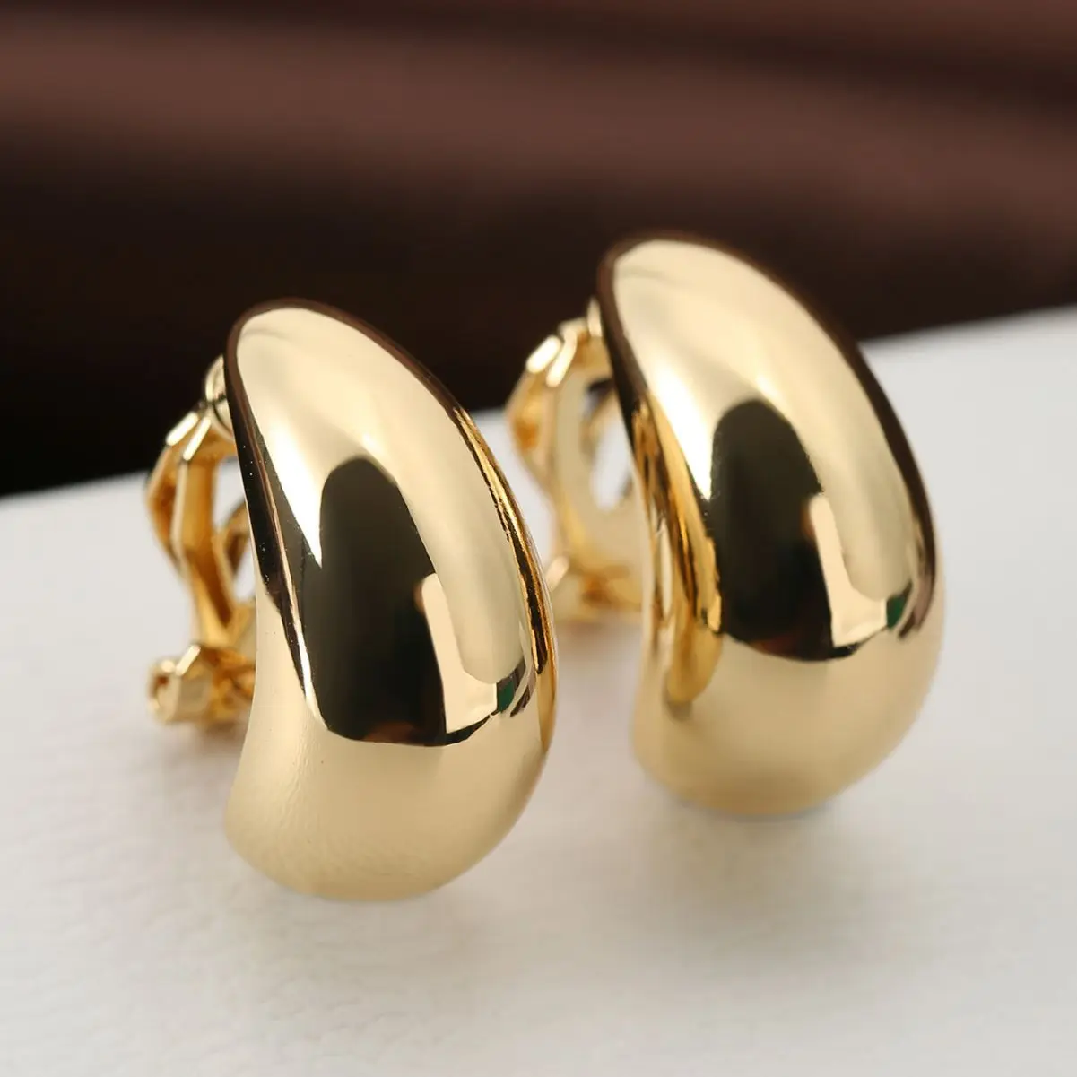 New French Light Luxury Droplet shaped Ear Clip with No Ear Holes, High Grade, Simple and Smooth Female Earrings