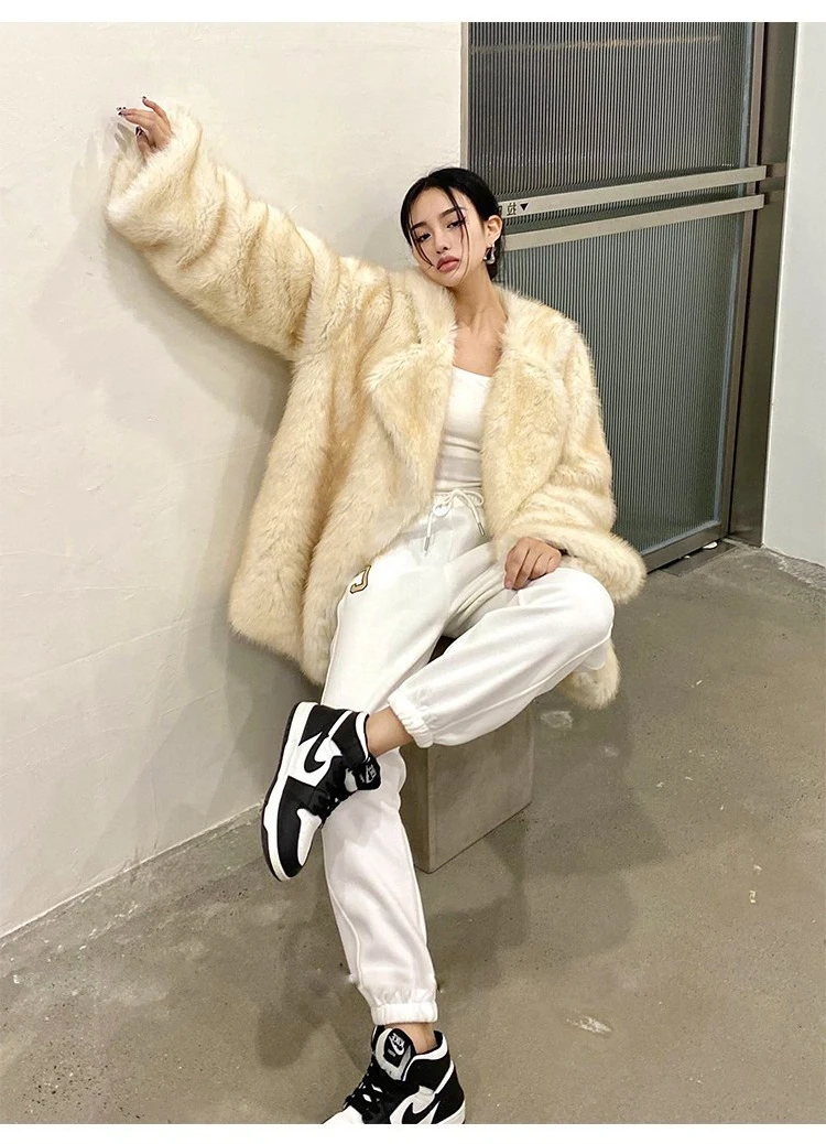 Lautaro Winter Loose Casual Thick Warm Soft Hairy Faux Fur Coat Women Luxury High Quality Furry Fluffy Jacket Korean Fashion