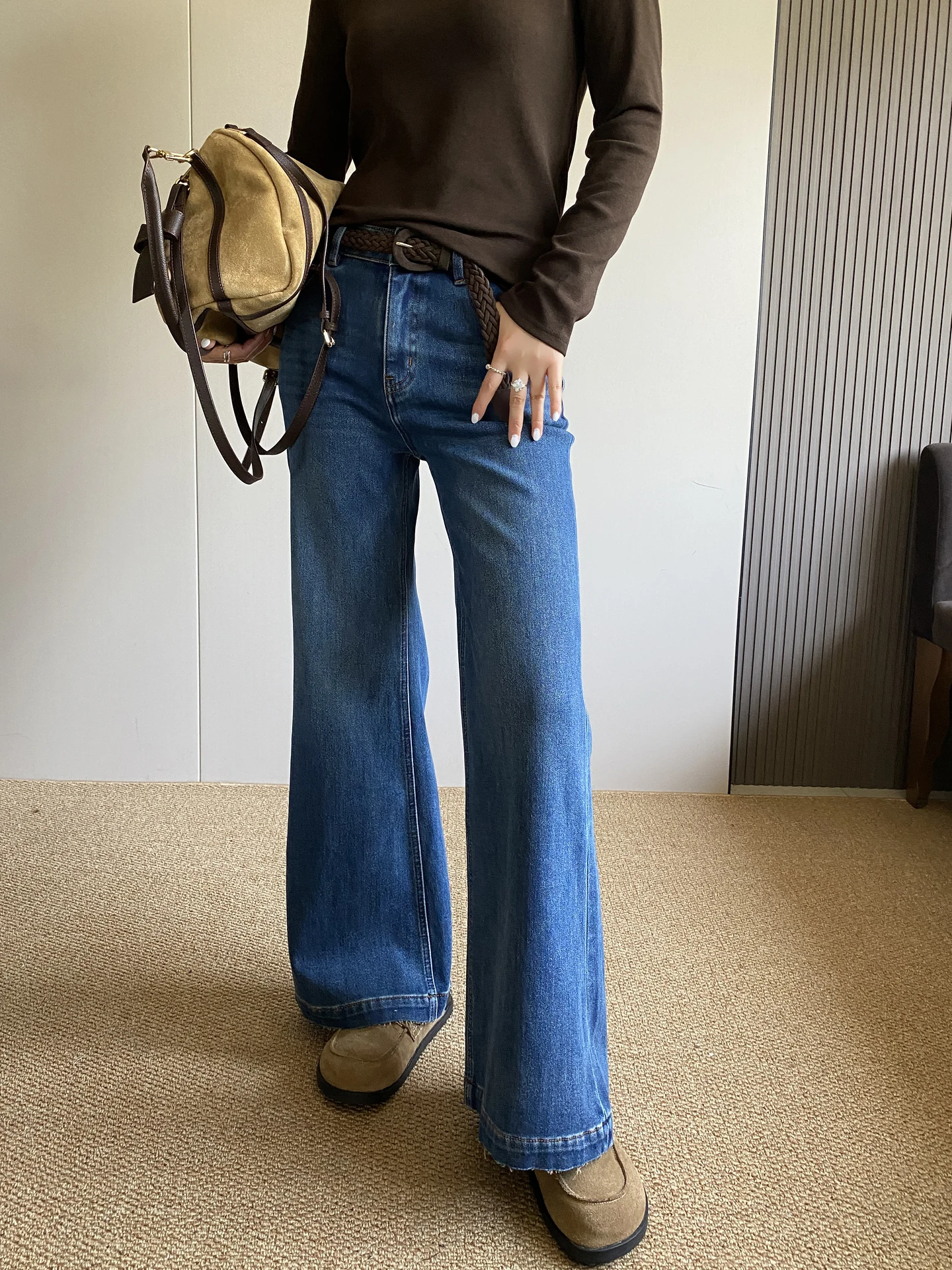 

Женские джинсы с высокой талией, расклешенные, на флисовой подкладке, свободные, удлиненные, визуально стройнящие, повседневные, из денима, осень-зима