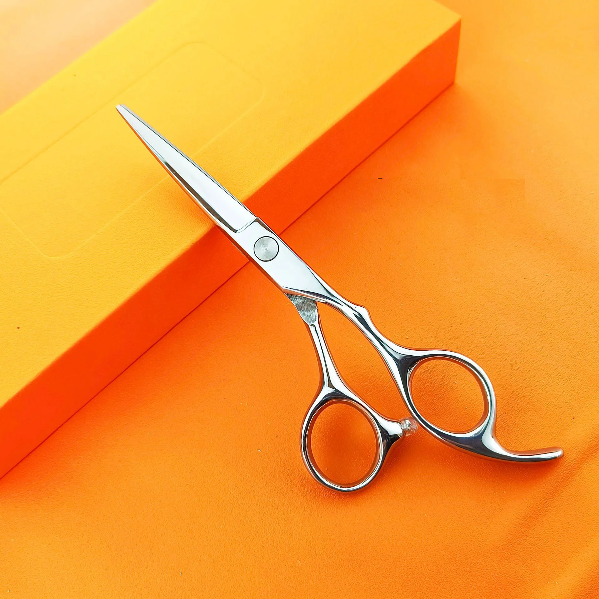 Hairdressing Professional กรรไกรส่วนบุคคล Coyote สไตล์การออกแบบ 5.5 นิ้วกรรไกรตัดผมเฉพาะกรรไกรตัดเครื่องมือ