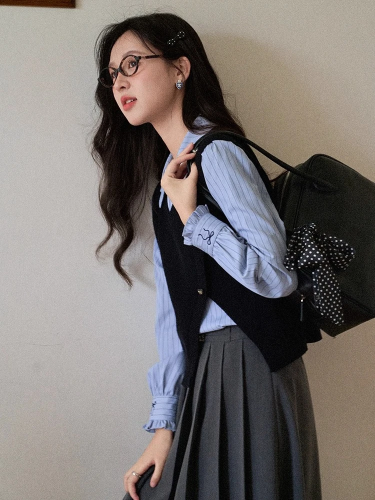 ALXNAN Plus Size Women's Black Vest V-Neck Irregular Hem Asymmetric Button Front Autumn New Versatile Short Waistcoat D12526