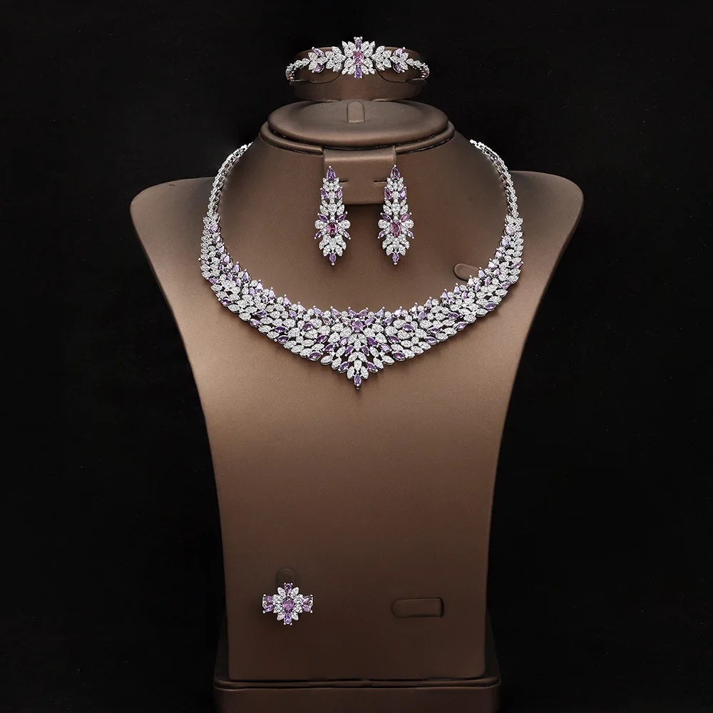 

Luxurious, versatile, sophisticated, flowing fringes, elegant zircon, luxurious and exquisite wedding and banquet ensemble