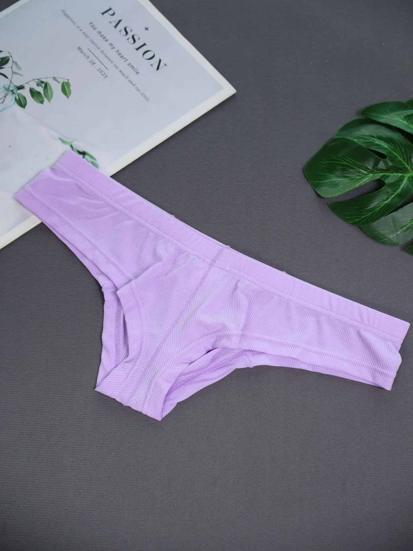 مضلع الحرير الجليد Tangas للرجال مثير القضيب الانتفاخ لينة بسط نصف بعقب يتعرض ملابس داخلية رياضية مثليون جنسيا المثيرة منخفضة الارتفاع السروال