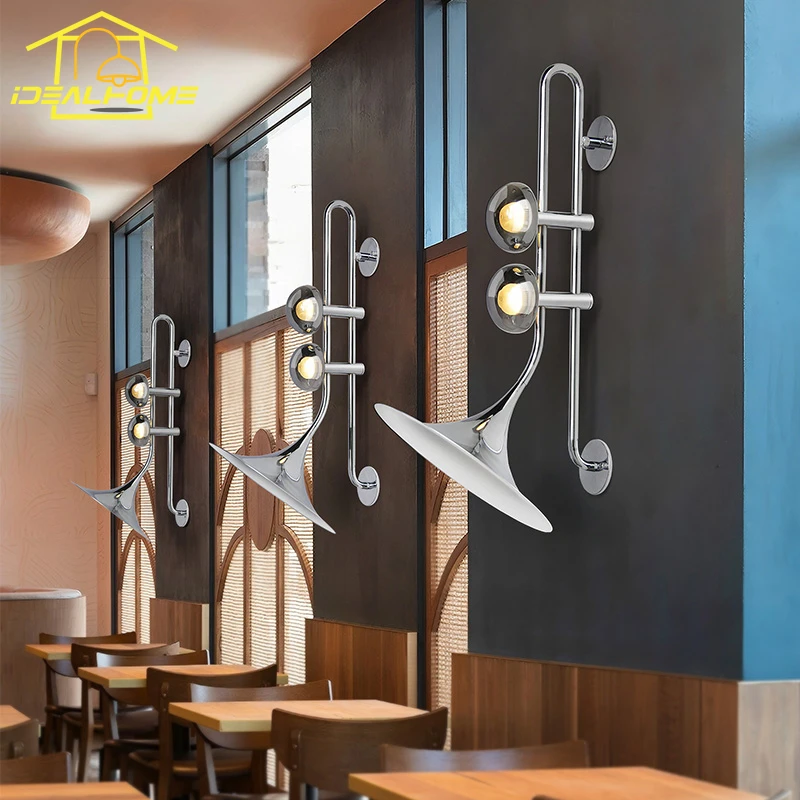 Lampada da parete per sassofono industriale romantico di design LED Arte decorativa Illuminazione da parete Ristorante commerciale Sala da pranzo Sfondo