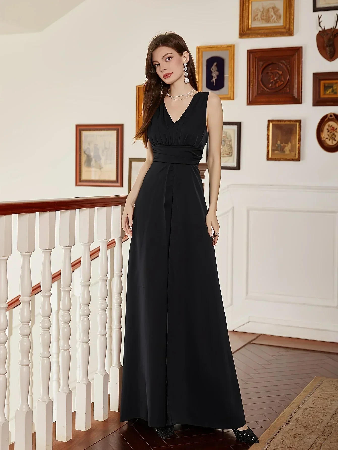 

Spaghetti Straps Navy Blue A Line Evening Dresses 2025 Elegant Beaded Appliques Illusion Prom Gowns Formal Party Vestido De Gala