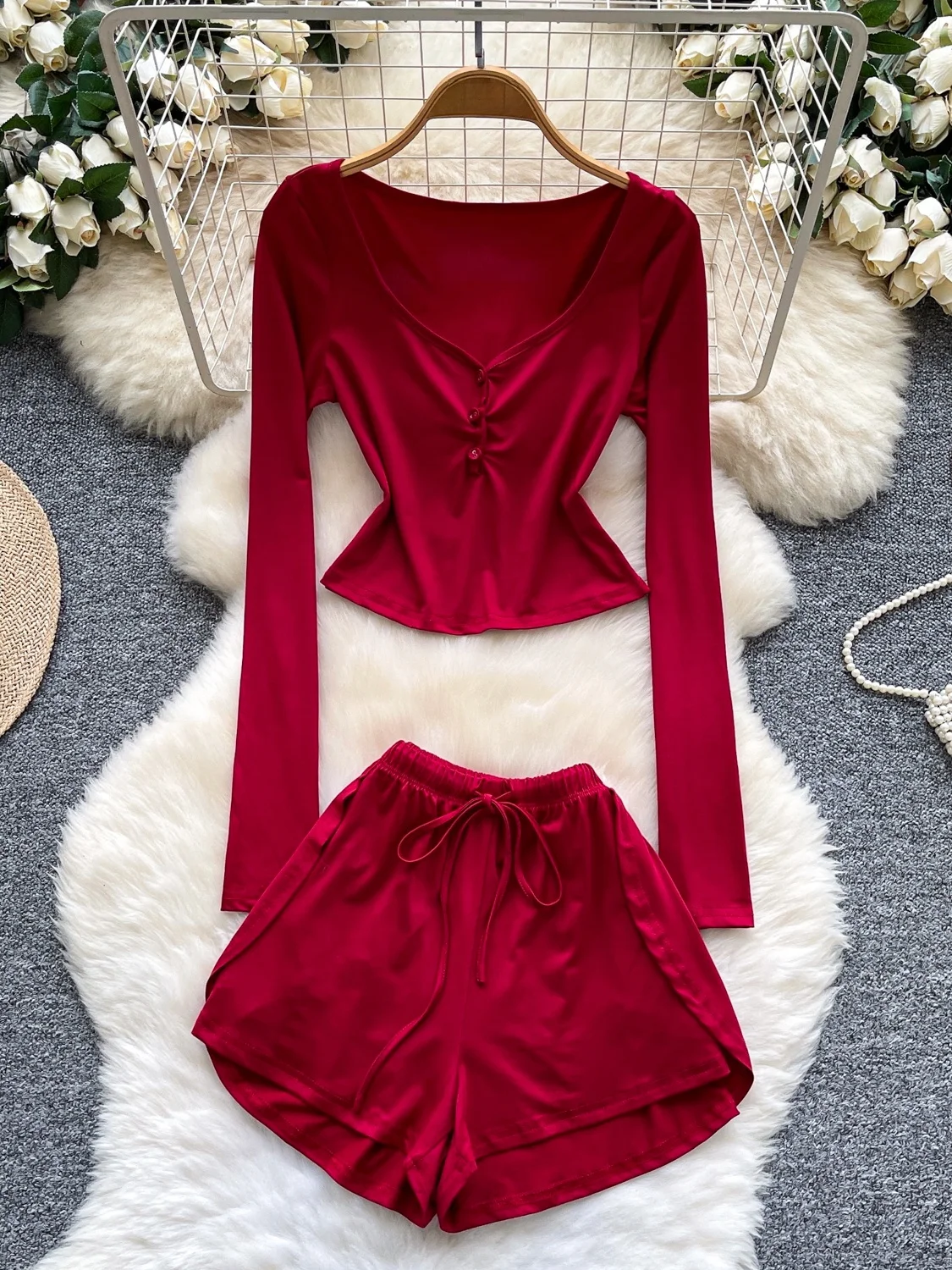 

Женский осенний модный комплект: широкие брюки, плиссированный топ с длинными рукавами и брюки, двухсоставный костюм с высокой талией, V-образный вырез, облегающий крой.