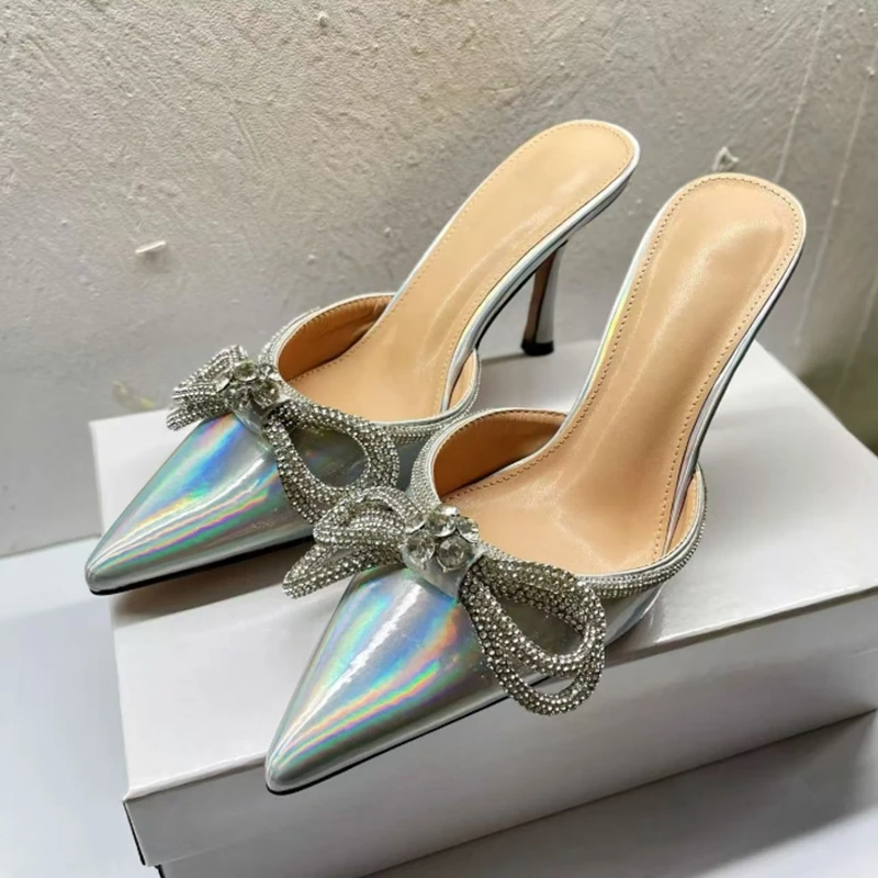 

Голографические переливающиеся хрустальные туфли-мюли на высоком каблуке с бантом, флуоресцентные металлические кожаные туфли с острым носком, женские босоножки