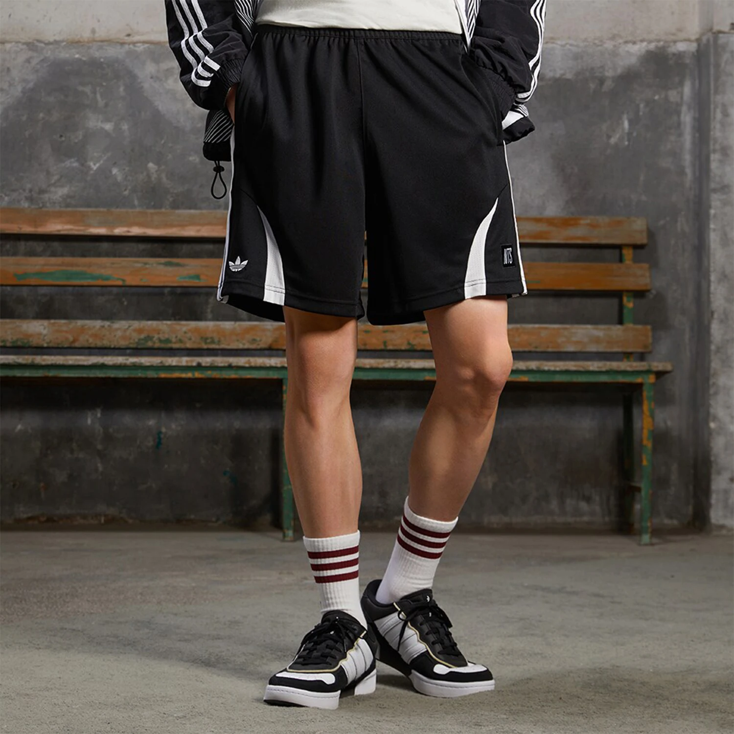 

Официальные аутентичные мужские шорты для совместной работы Adidas JI5062