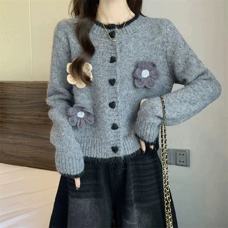 Sweet Cut Round Neck Heart-shaped Button Knitted Cardigan For Women Stylish Flowers Decoration Single Breasted Sweater Coat