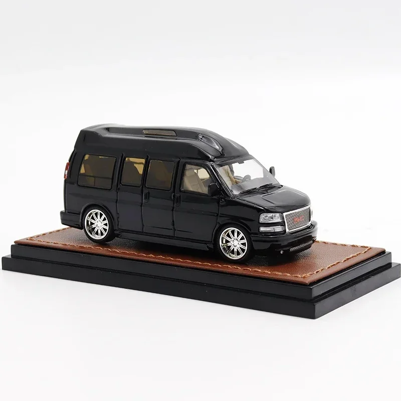 GOC 1:64 GMC SAVANA Black limited800 Diecast Model Car