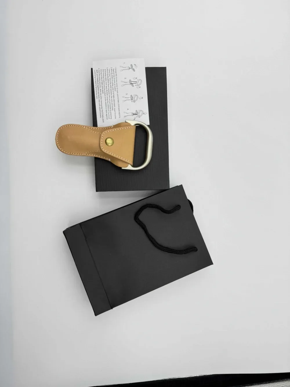 

Portable Wine Bottle Opener with Alloy Body – Uncorks Bottles and Removes Corks Effortlessly