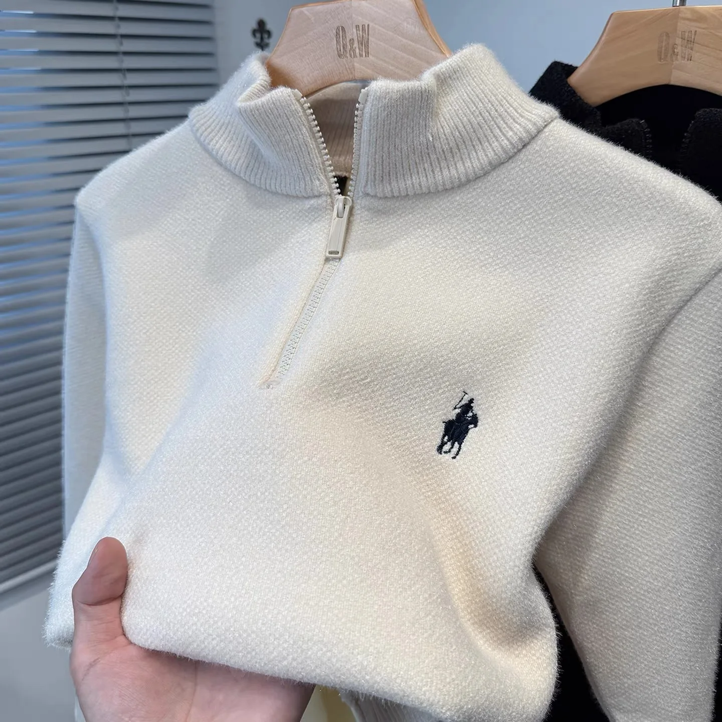 

Luxury brand zipper semi high neck sweater men's high-end fashion ponytail golf embroidery winter new velvet warm knit pullover
