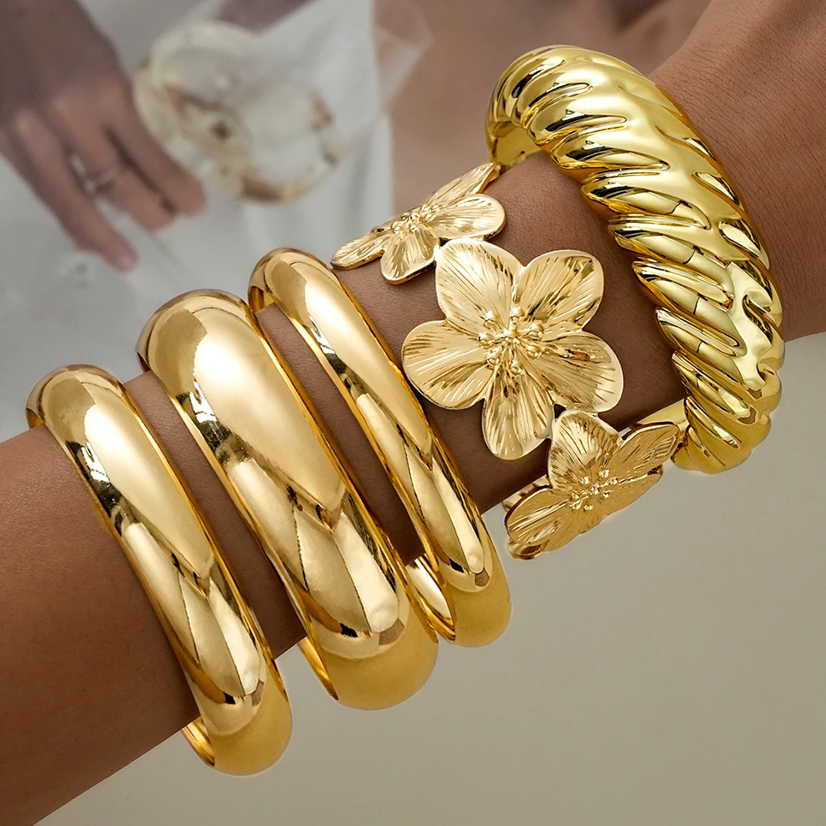 5Pcs Gold Color Bangle Set For Women Fashion Chunky Trendy Stackable Cuff Bracelet Boho Flower Party Daily Wear Jewelry Gift New