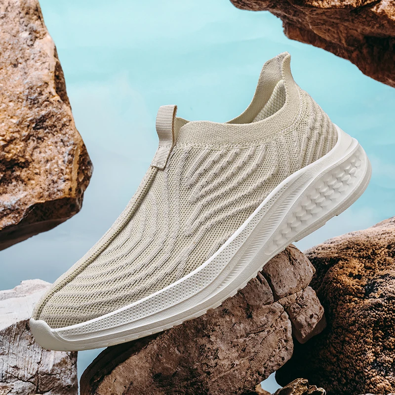 

Unisex Running Shoes Fashion Mesh Breathable Soft Sole Outdoor Walking Shoes Summer New Comfortable Sports Shoes for Men Women