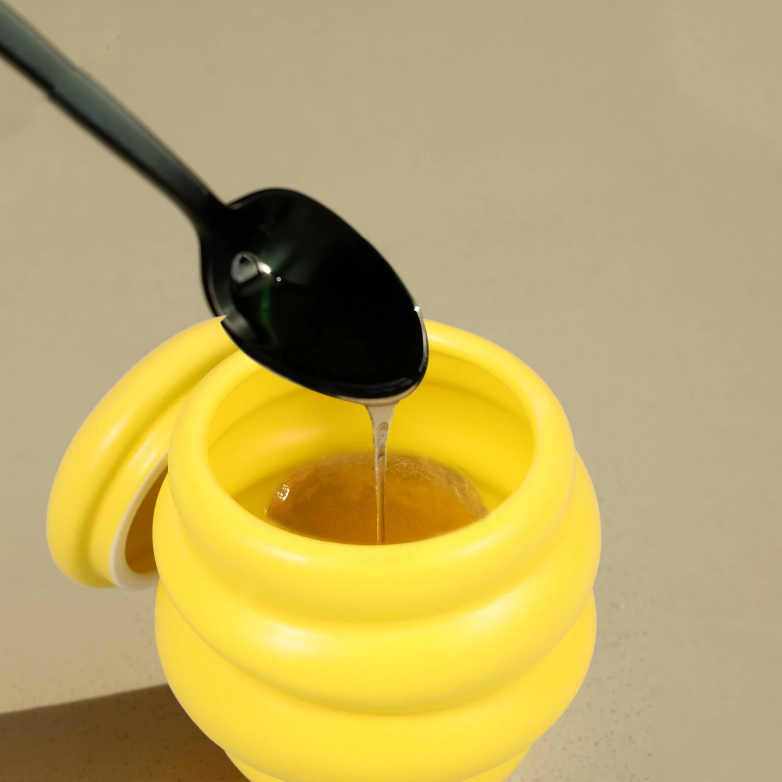 

Ceramic Honey Jar Airtight Food Storage Jar Tea Container Syrup Sugar Candy Snack Keeper Large Capacity Kitchen Decorative