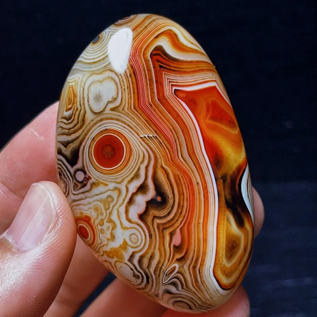 Natural Banded Agate Pocket Stone, Polished Tumbled, Smooth Texture, Desk Decor, Crystal Collection, Table Display, Home Display
