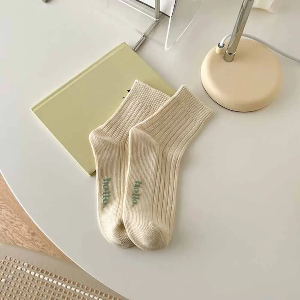 10Pairs موضة كاندي اللون منتصف العجل الجوارب بسيطة الإناث الجوارب منتصف جوارب أنبوبية تنفس الحلو الجوارب النساء سيدة