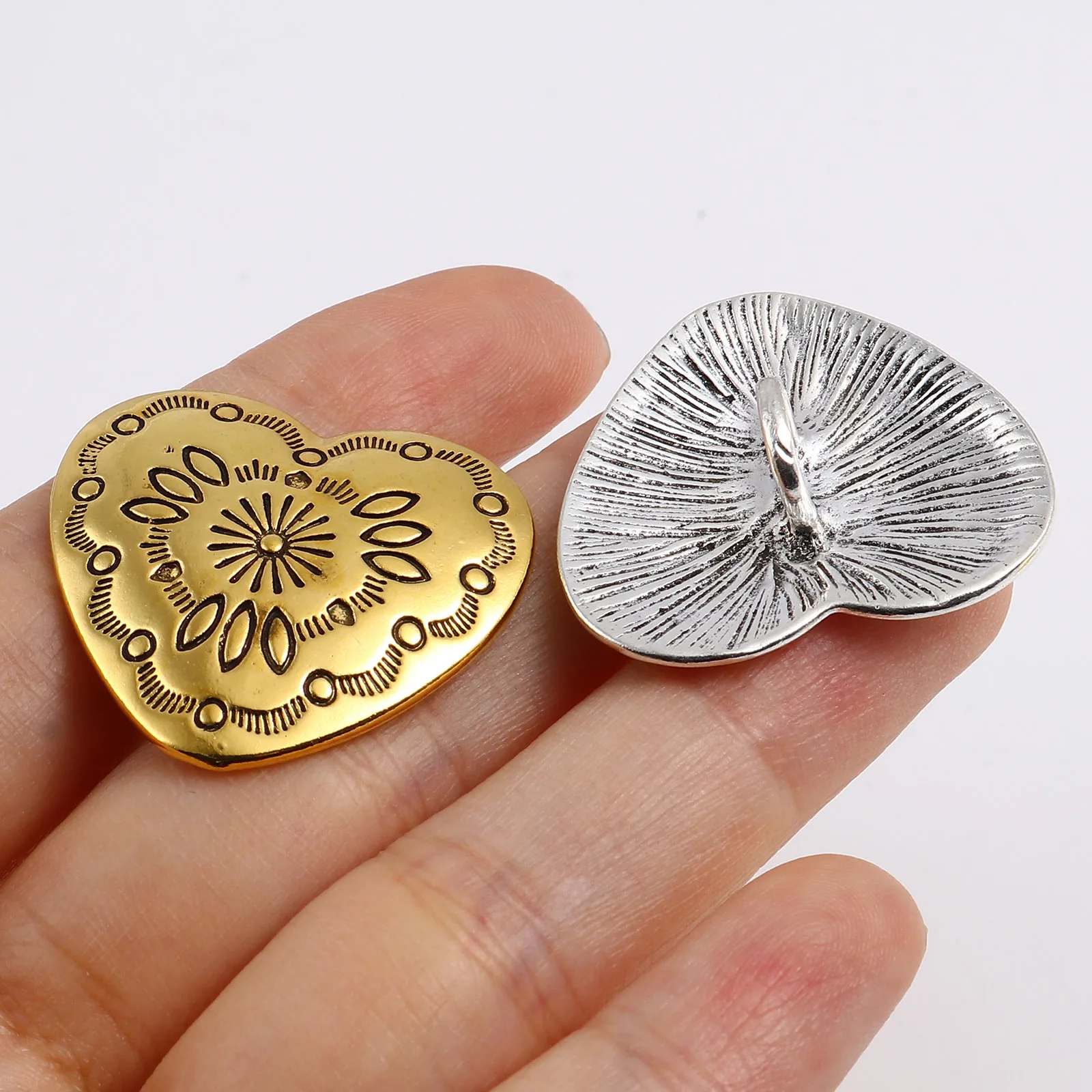 3PCs Sweet Heart Metal Valentine\'s Day ButtonGold/Silver Color Carved DIY Sewing Craft For Clothing Garment Coat Accessories