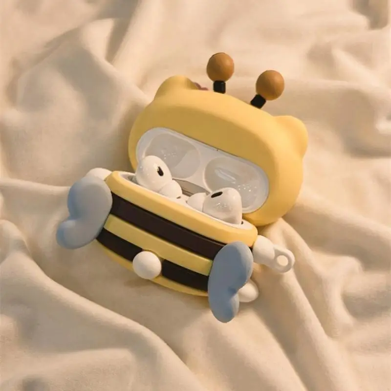 Hellokitty Kawaii Little Bee Dress Up حقيبة سماعة الاذن مناسبة ل Airpods1/2/3/4/pro/pro2 الديكور حافظة كرتونية لمحبي هدية