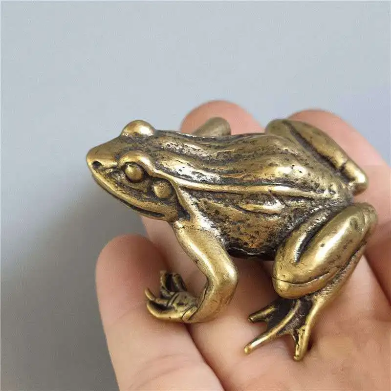 Solid brass frog ornaments, animal ornaments, hand pieces, desktop car ornaments, Feng Shui pieces, tea pets.