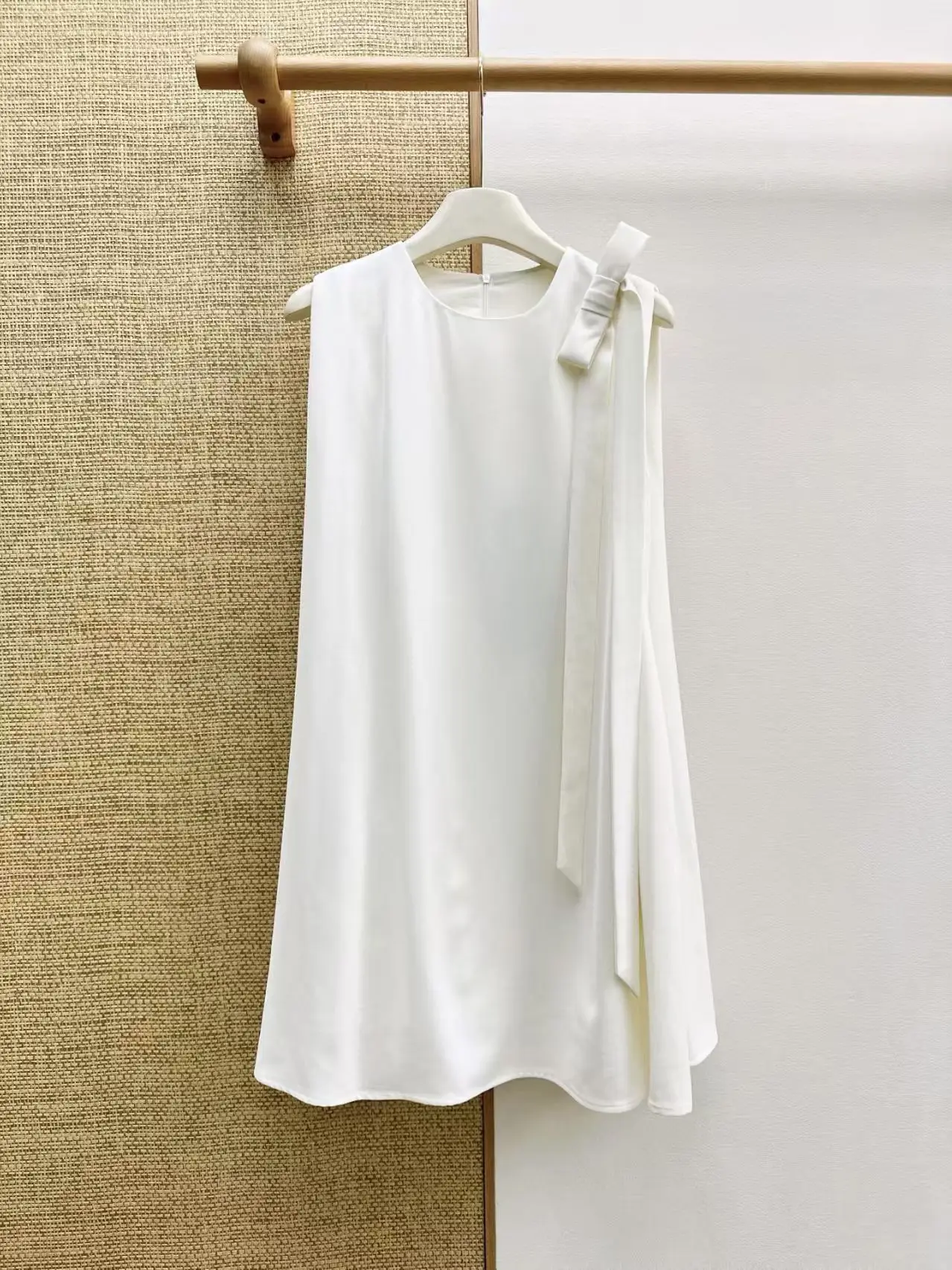 Hochwertiges Frühlings- und Sommerkleid von Xu, neues Produkt, ärmelloses A-Linien-Kleid im Puppenstil mit Rundhalsausschnitt, schlichtes und lockeres, vielseitiges Kleid.