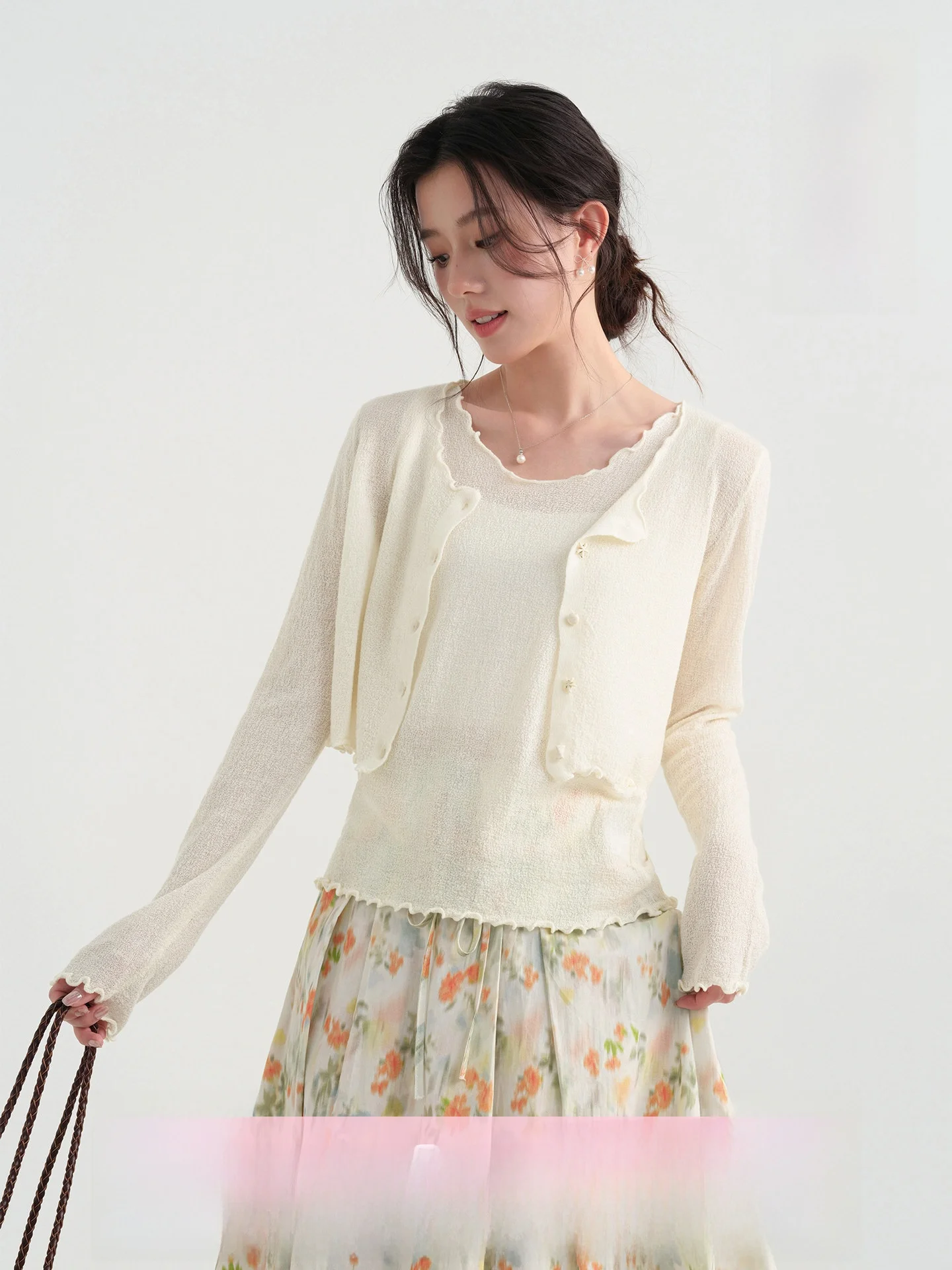 

White Knitted Two-Piece Set Women's V-ne Floral Lace Trim Sweater Spring Design Sense Layered Top Comfortable Breathable