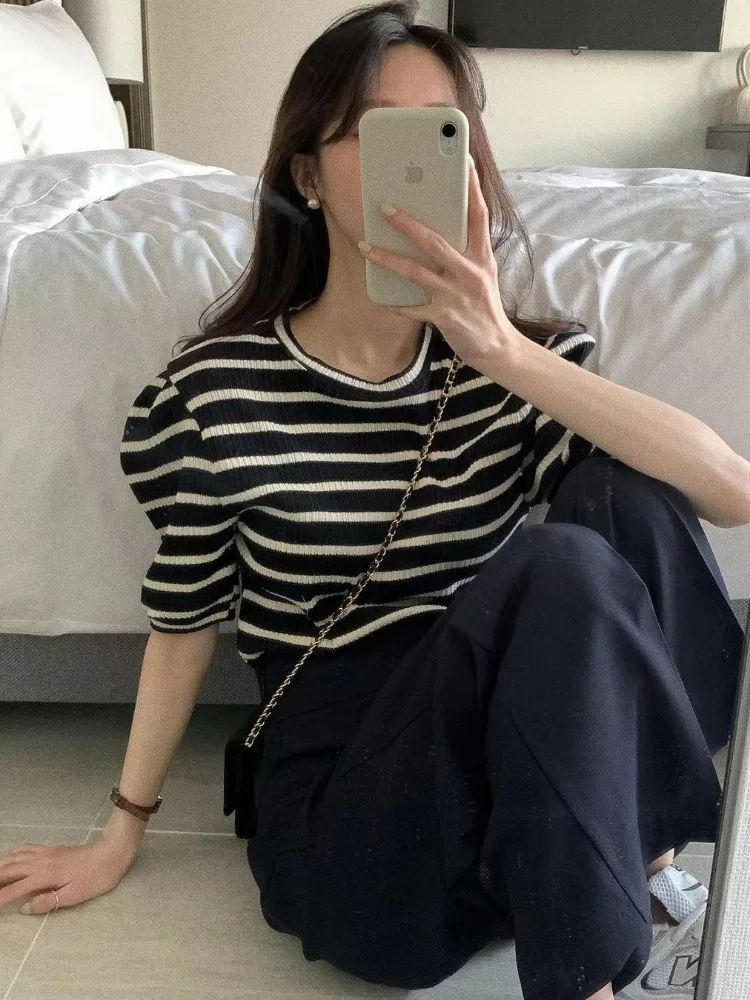 

Korean Sle Chic Striped T-irt Women's Summer Bubble Sve Slimming Cute Outerwear Beautiful Top round Ne ort Sve
